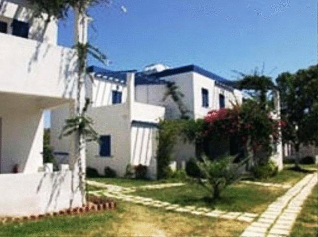 Amfitrion Hotel Vari  Exterior photo