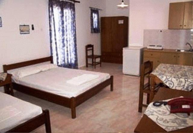 Amfitrion Hotel Vari  Room photo