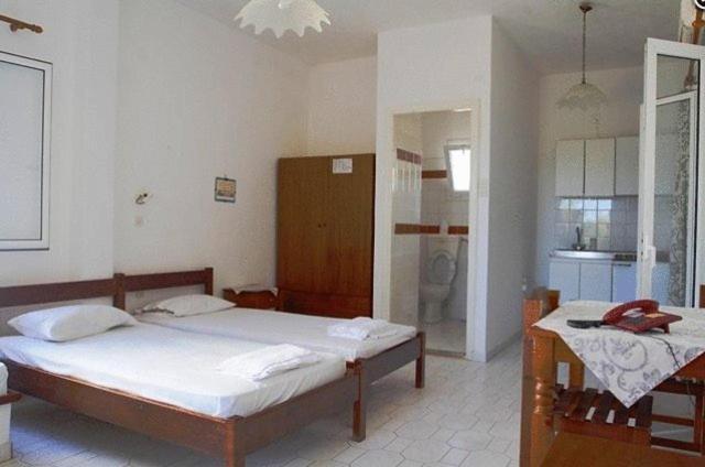 Amfitrion Hotel Vari  Room photo