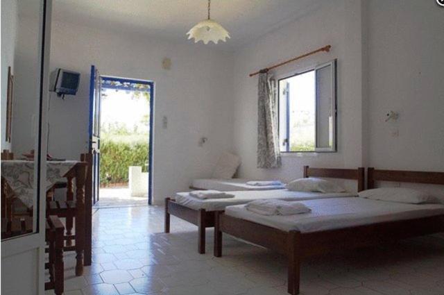 Amfitrion Hotel Vari  Room photo