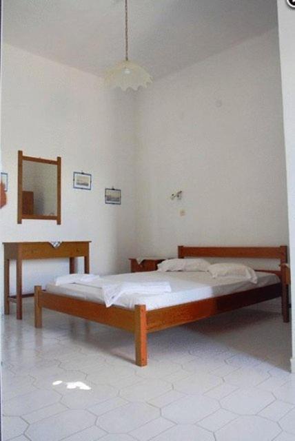 Amfitrion Hotel Vari  Room photo